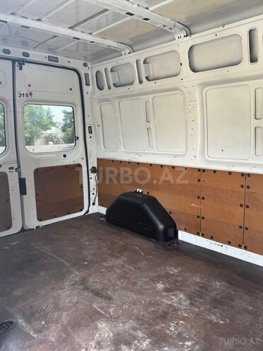 Ford Transit-11