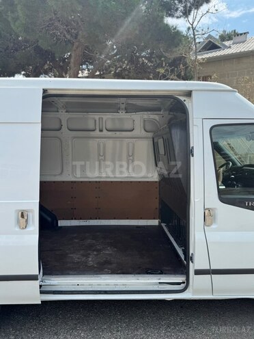 Ford Transit-10