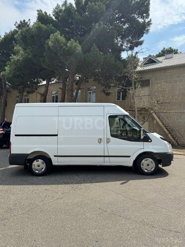 Ford Transit-8