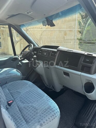 Ford Transit-15