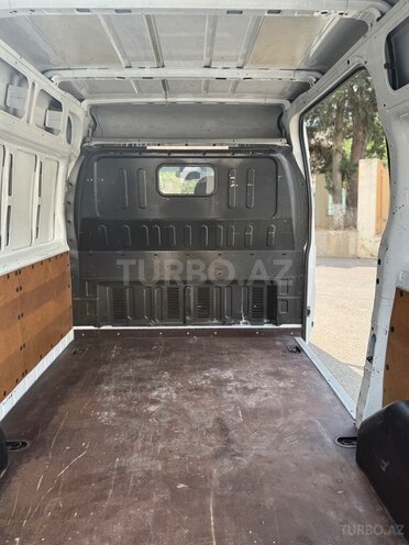 Ford Transit-13