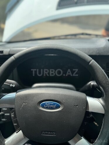 Ford Transit-17