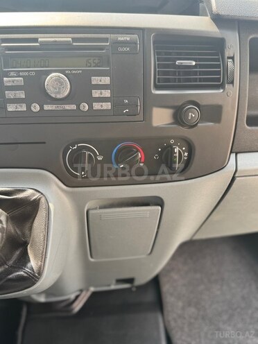 Ford Transit-16
