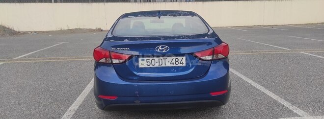 Hyundai Elantra-4