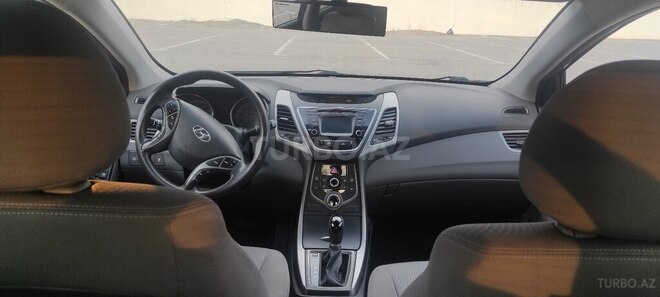 Hyundai Elantra-7