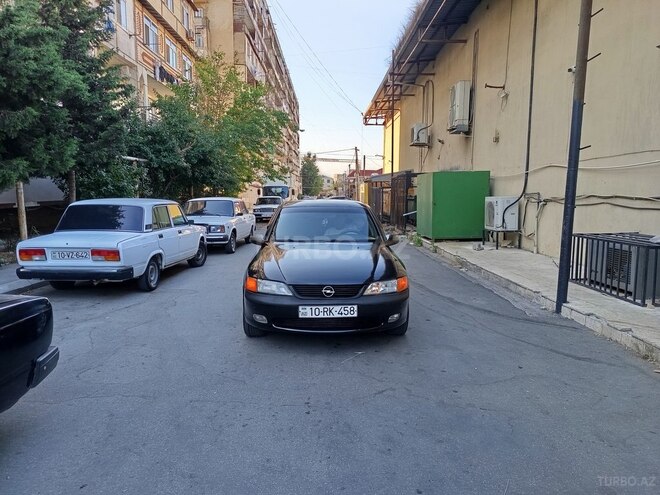 Opel Vectra-4