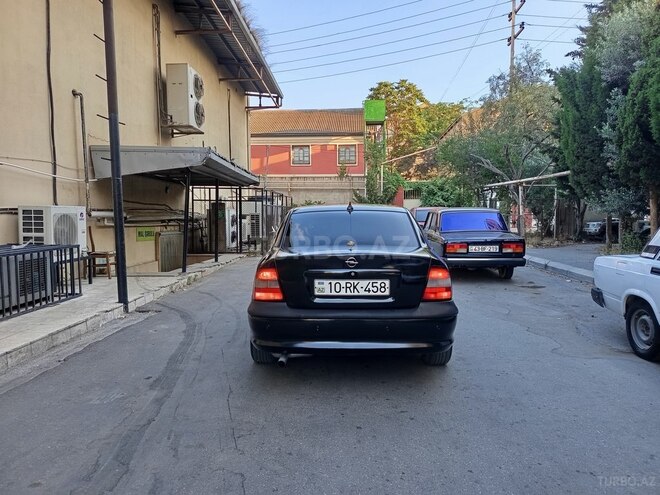 Opel Vectra-12