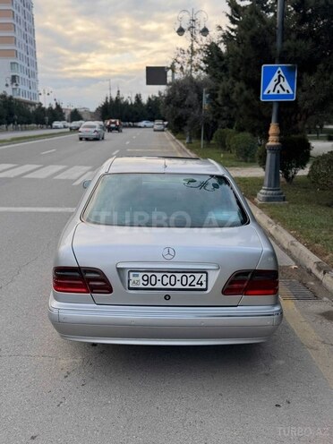 Mercedes E 270-2