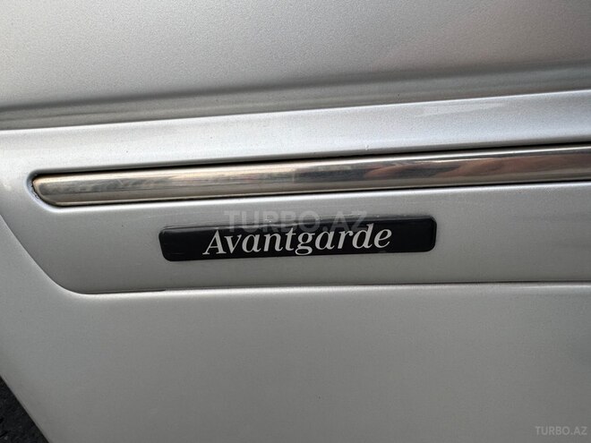 Mercedes E 270-7