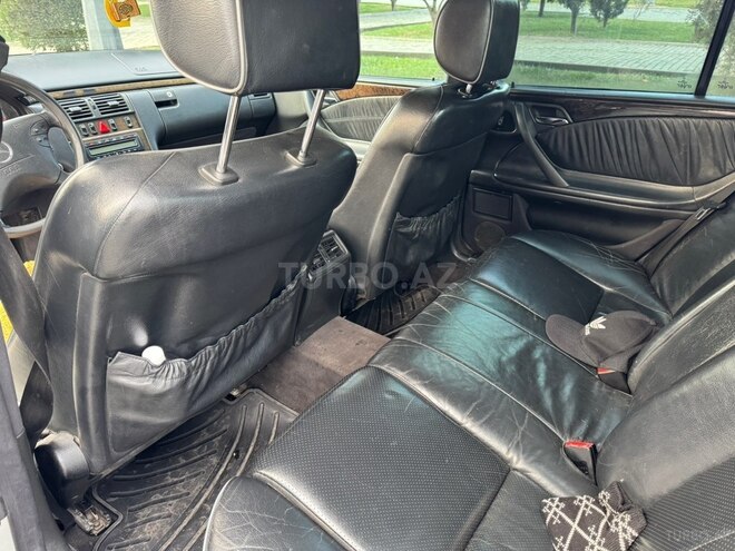Mercedes E 270-10