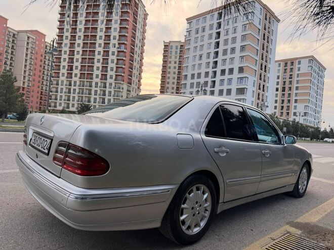 Mercedes E 270-5
