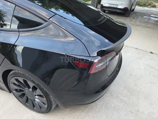 Tesla Model 3-4