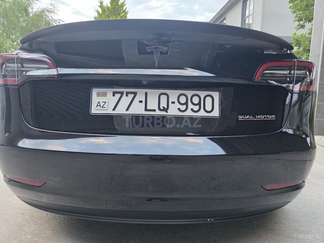 Tesla Model 3-3