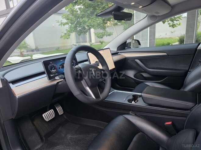 Tesla Model 3-9