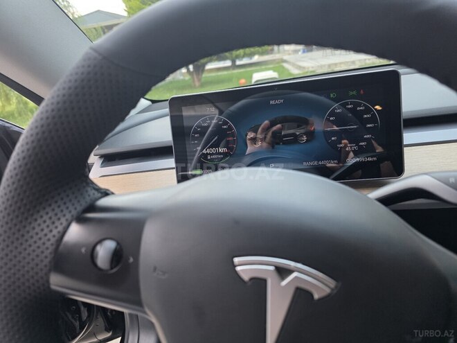 Tesla Model 3-8