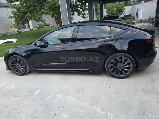 Tesla Model 3-10