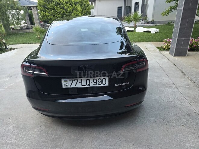 Tesla Model 3-11