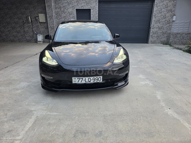 Tesla Model 3-13