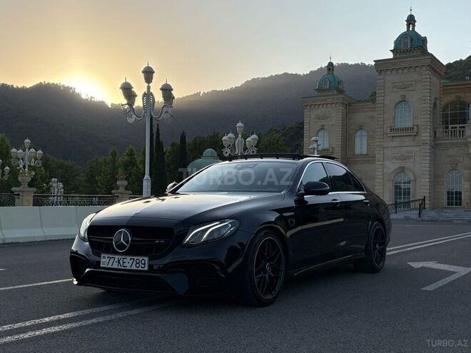 Mercedes E 200 4MATIC-4