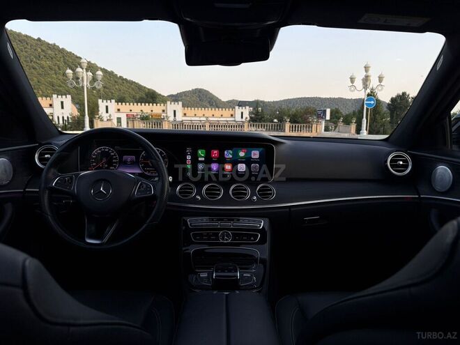 Mercedes E 200 4MATIC-7