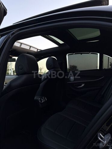 Mercedes E 200 4MATIC-10