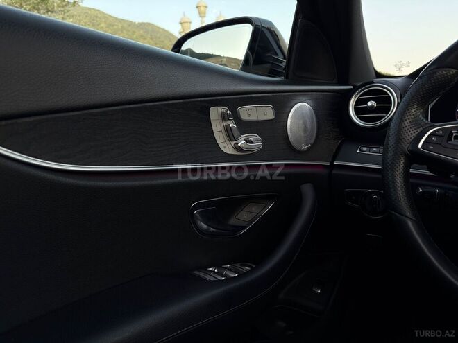 Mercedes E 200 4MATIC-13