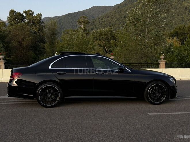 Mercedes E 200 4MATIC-2