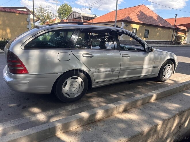 Mercedes E 220-3