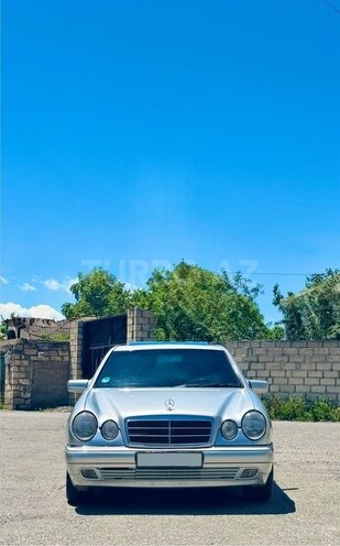 Mercedes E 240-3