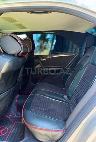 Mercedes E 240-11