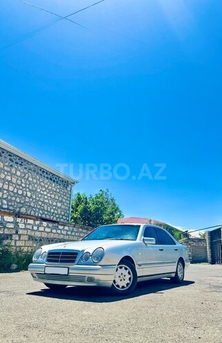 Mercedes E 240-2
