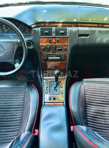 Mercedes E 240-8