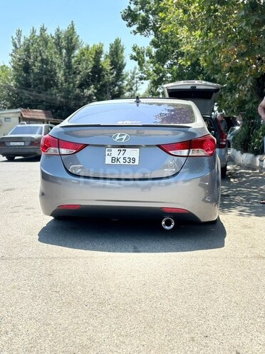 Hyundai Elantra-2