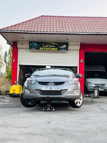 Hyundai Elantra-1