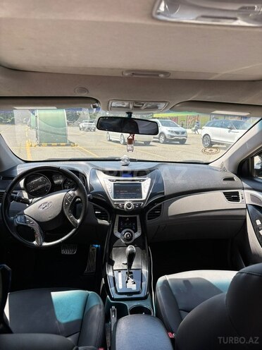 Hyundai Elantra-3