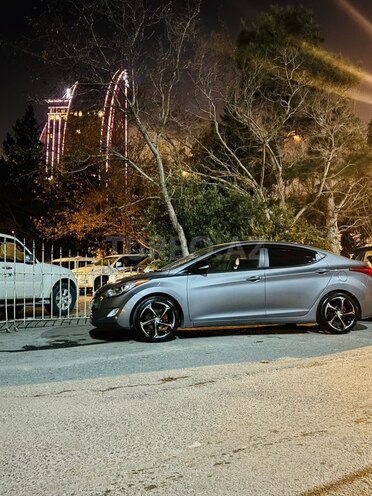 Hyundai Elantra-4
