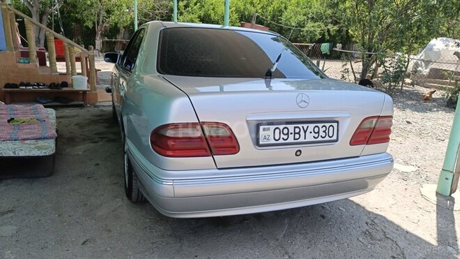 Mercedes E 220-6