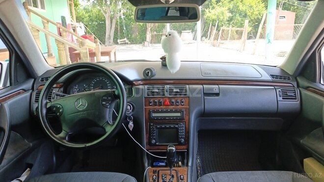 Mercedes E 220-3