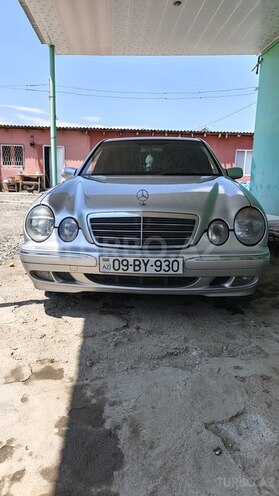 Mercedes E 220-1