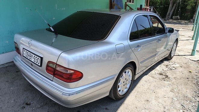 Mercedes E 220-2