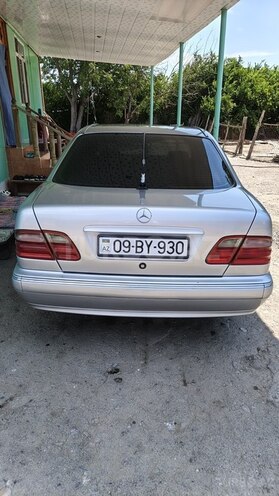 Mercedes E 220-4
