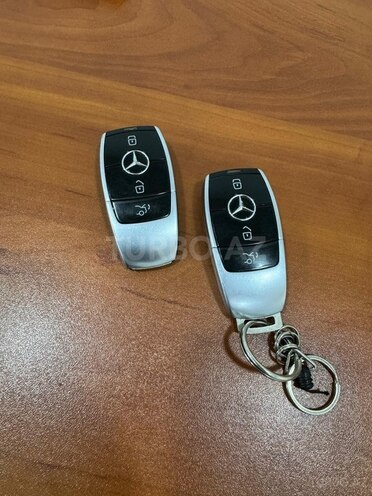 Mercedes E 220 d-8