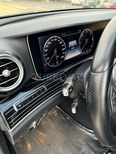 Mercedes E 220 d-3