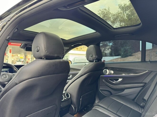 Mercedes E 220 d-12