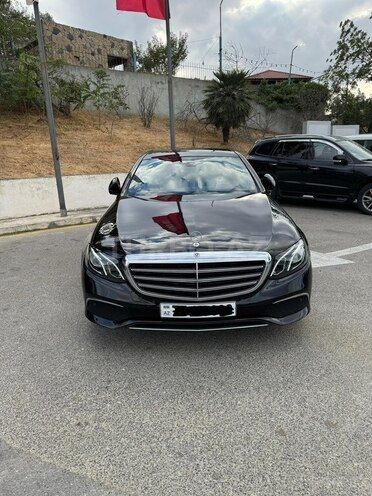 Mercedes E 220 d-1