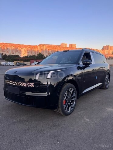 Lynk & Co 900-1