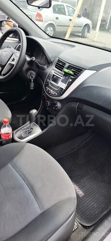 Hyundai Accent-5