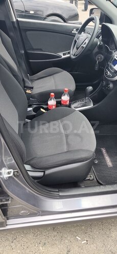 Hyundai Accent-4