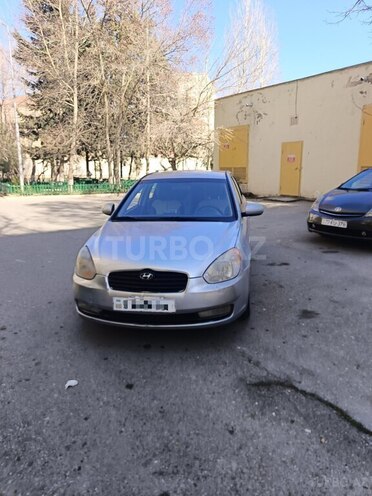 Hyundai Accent-1