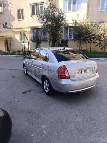 Hyundai Accent-2